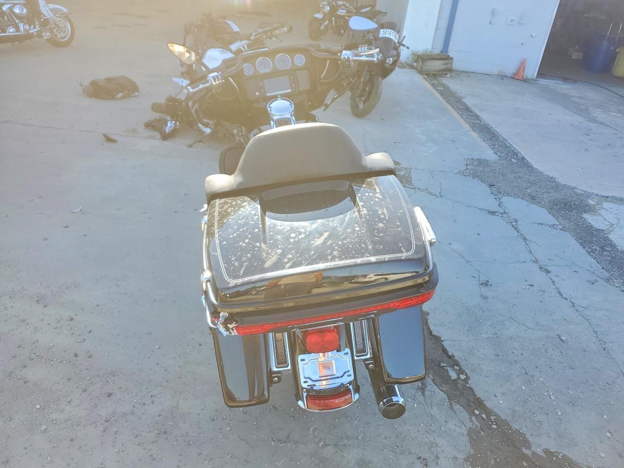 2015 Harley-Davidson Flhtcul Ultra Classic Low - Image 4