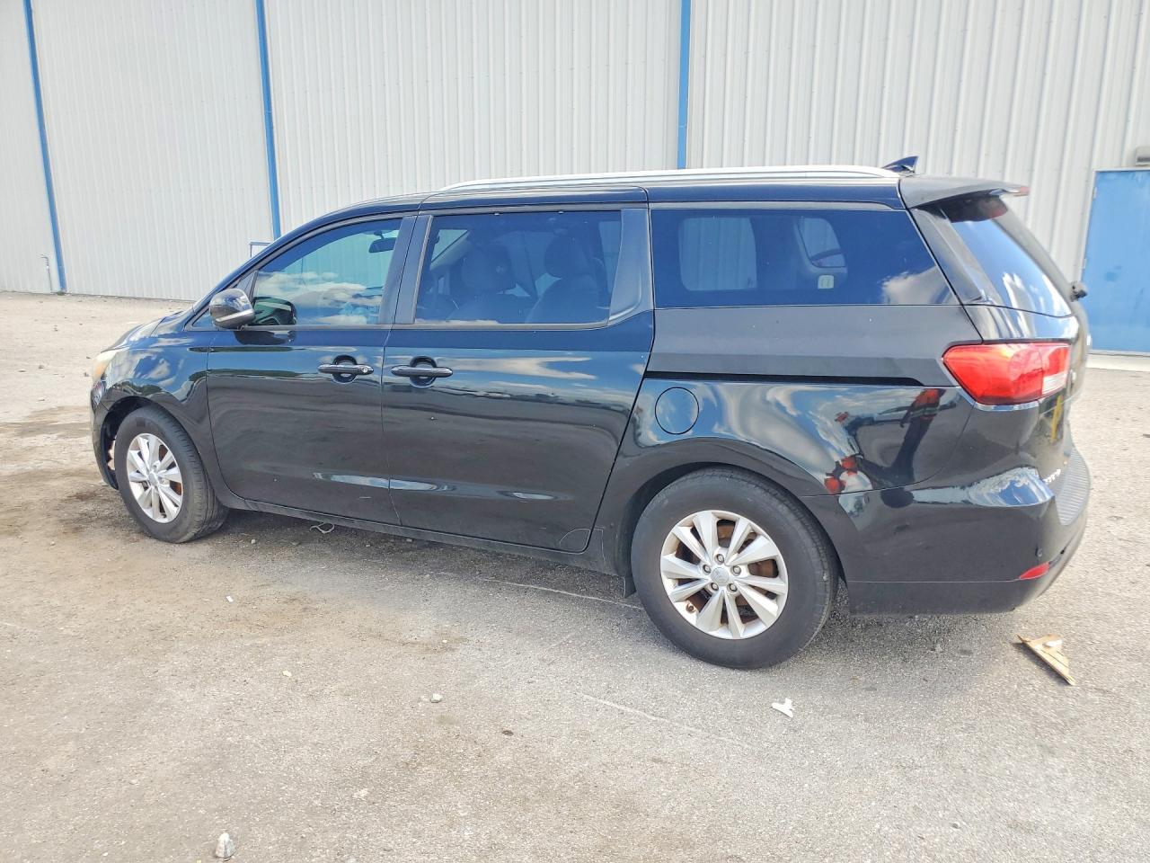 2015 Kia Sedona Lx - Image 2