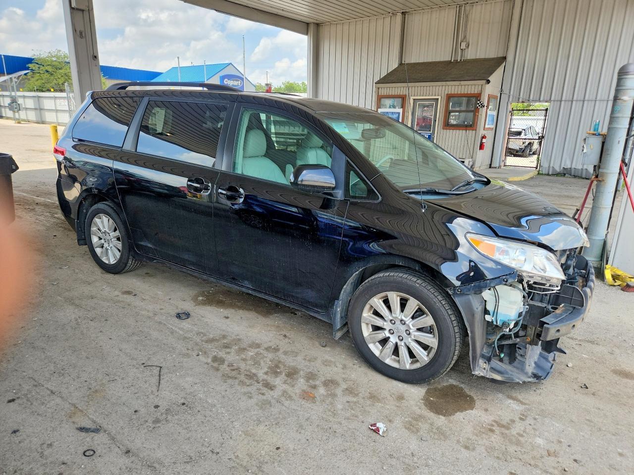 2011 Toyota Sienna Xle 7-Passenger - Image 4