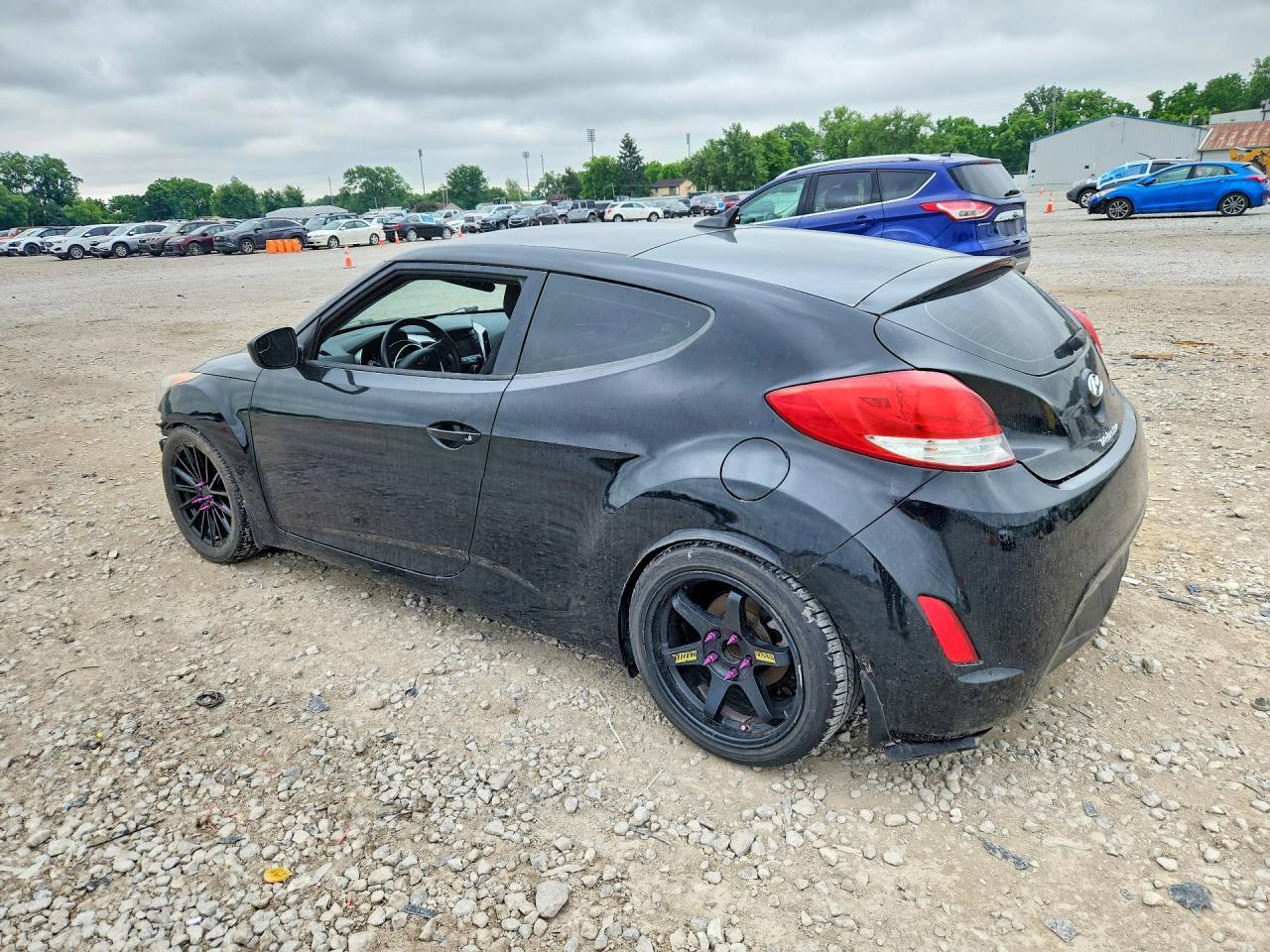2016 Hyundai Veloster Base - Фото 2