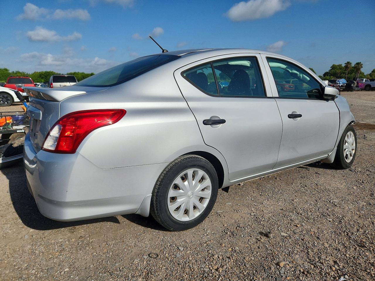 2019 Nissan Versa S Plus - Фото 3