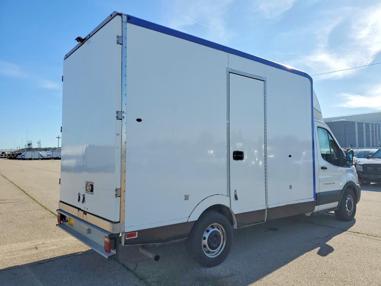 2020 Ford Transit Delivery Truck - Image 3
