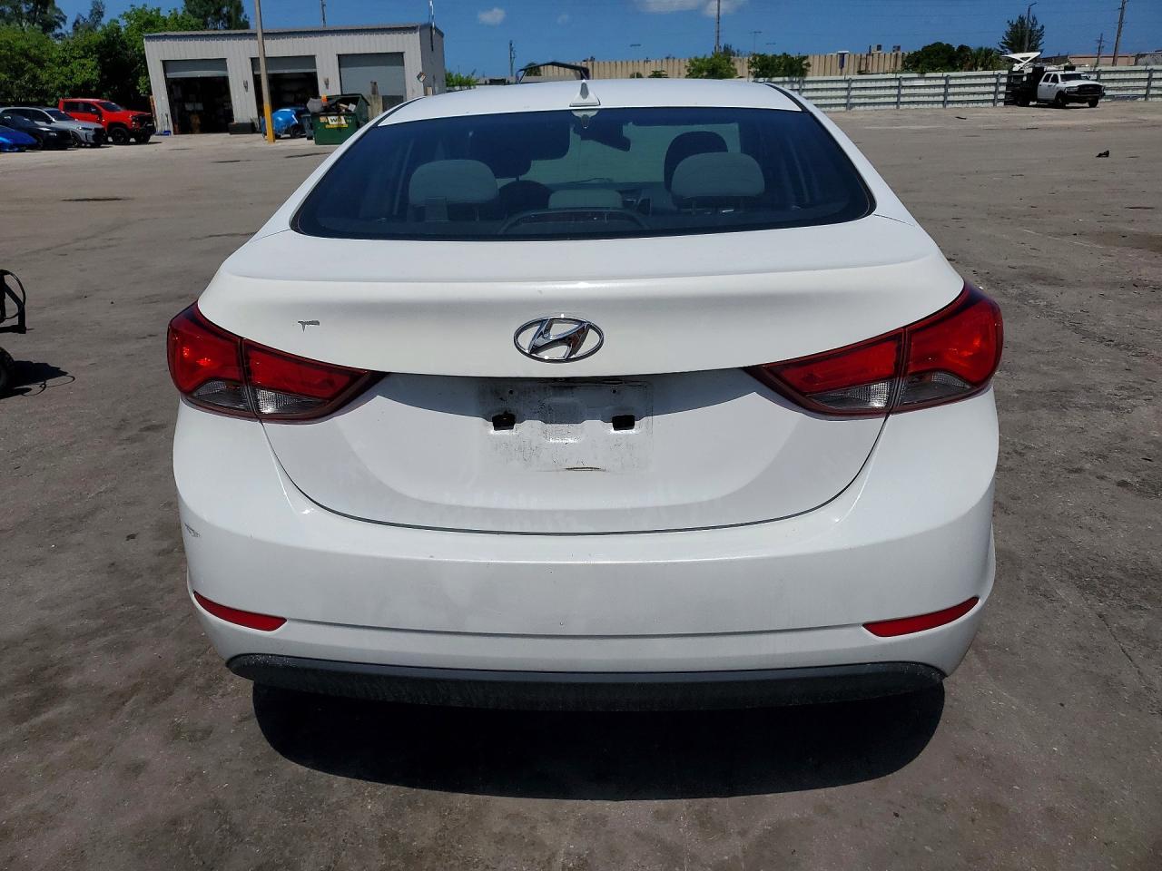 2016 Hyundai Elantra Se - Image 6