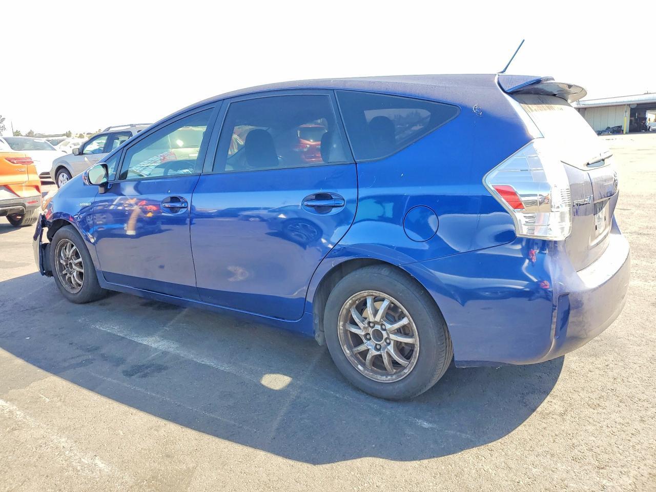 2012 Toyota Prius V Three - Фото 2