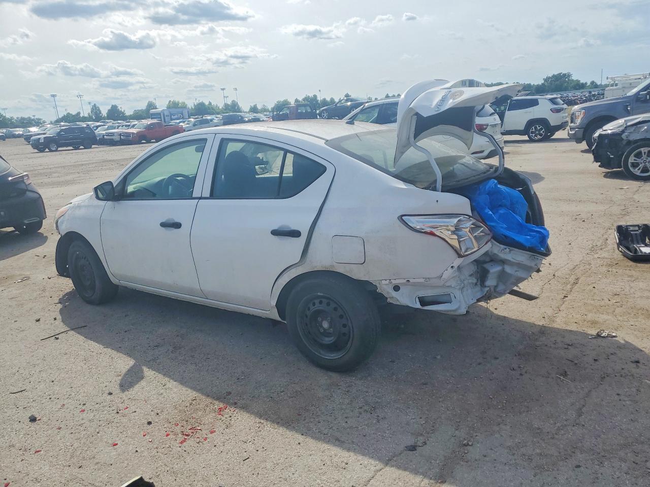 2017 Nissan Versa 1.6 S Plus - Фото 2