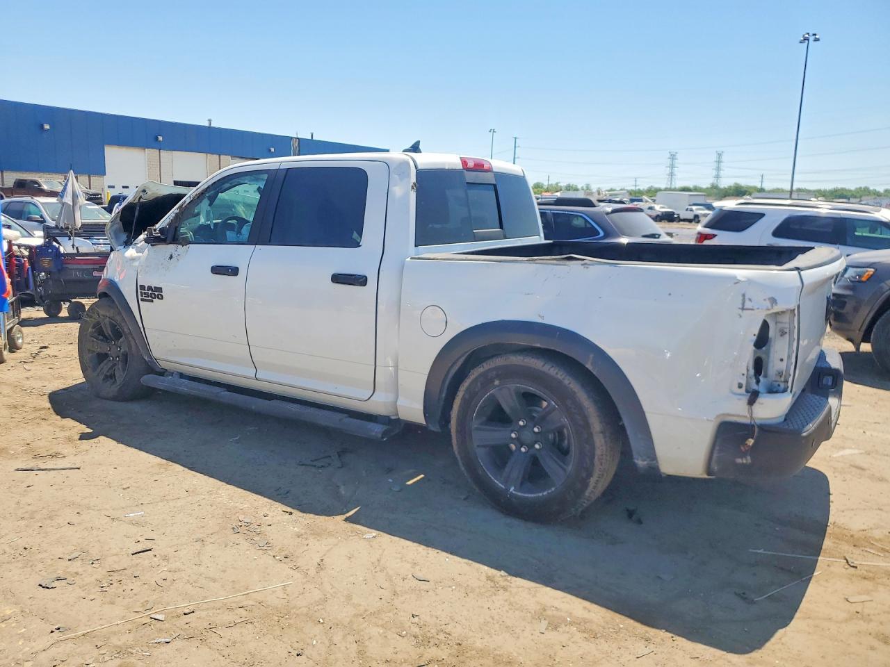 2023 Ram 1500 Classic Slt - Фото 2