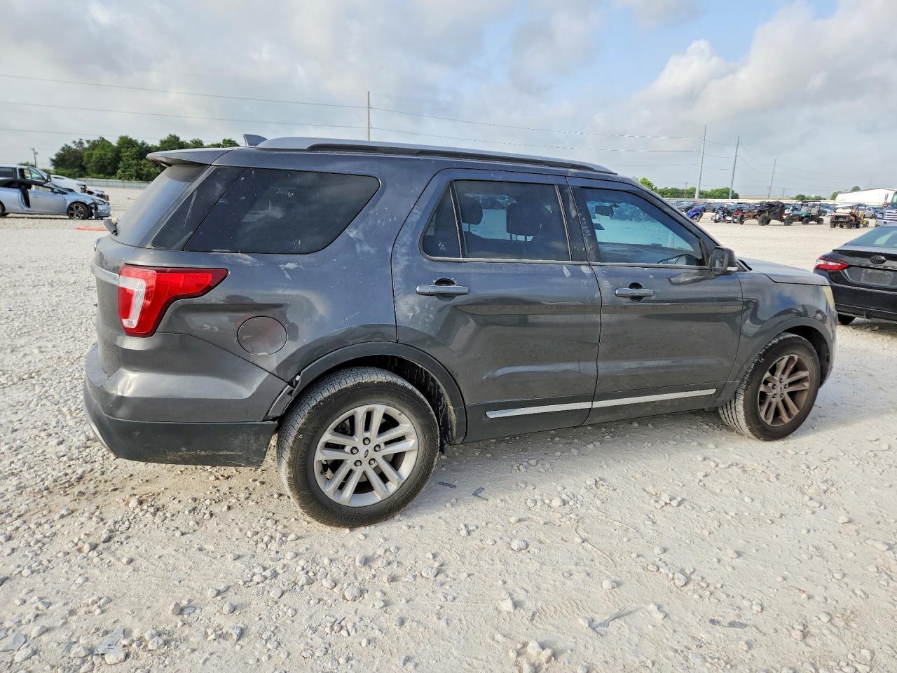 2017 Ford Explorer Xlt - Image 3