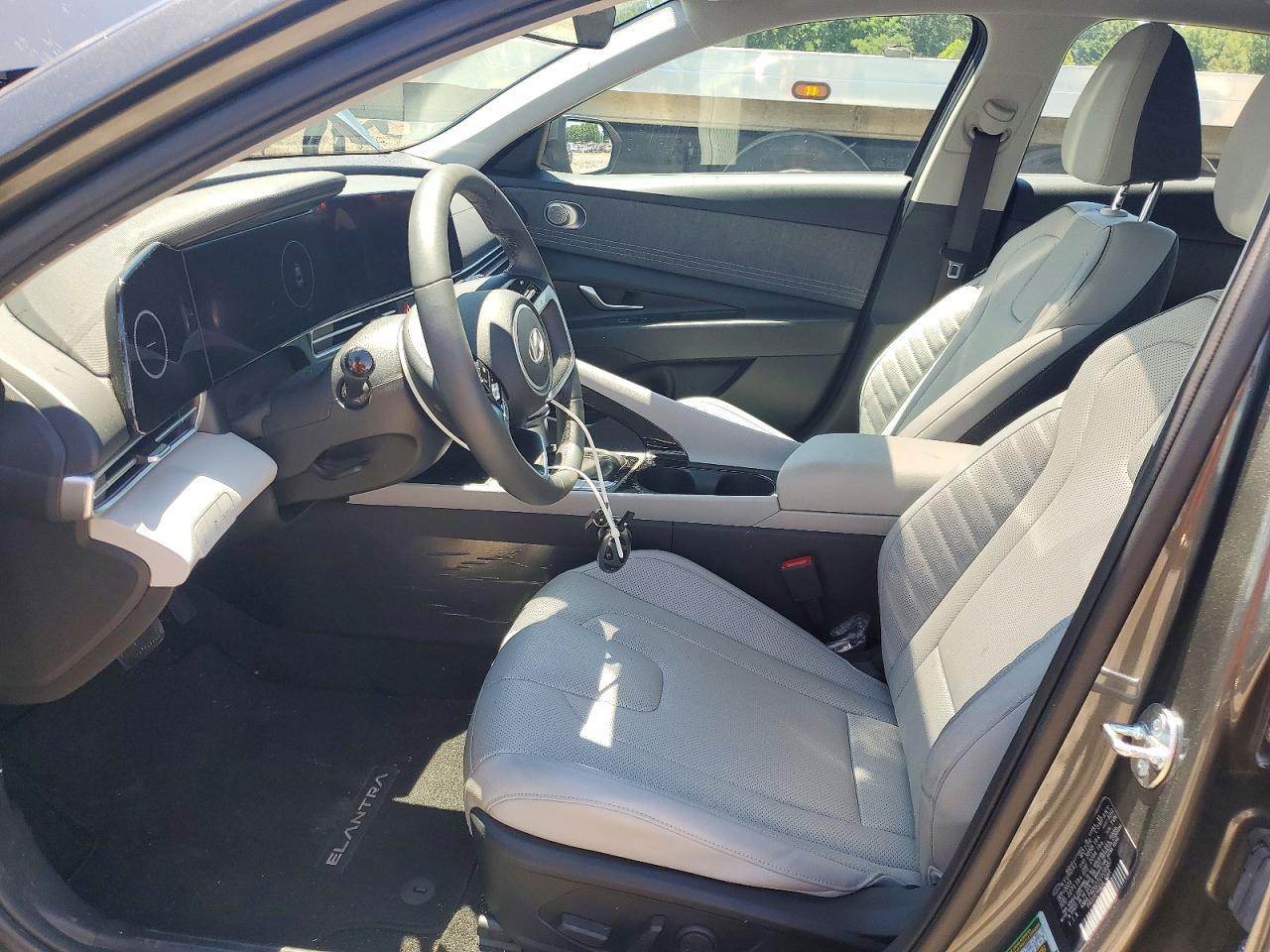 2026 Hyundai Elantra Limited - Image 7