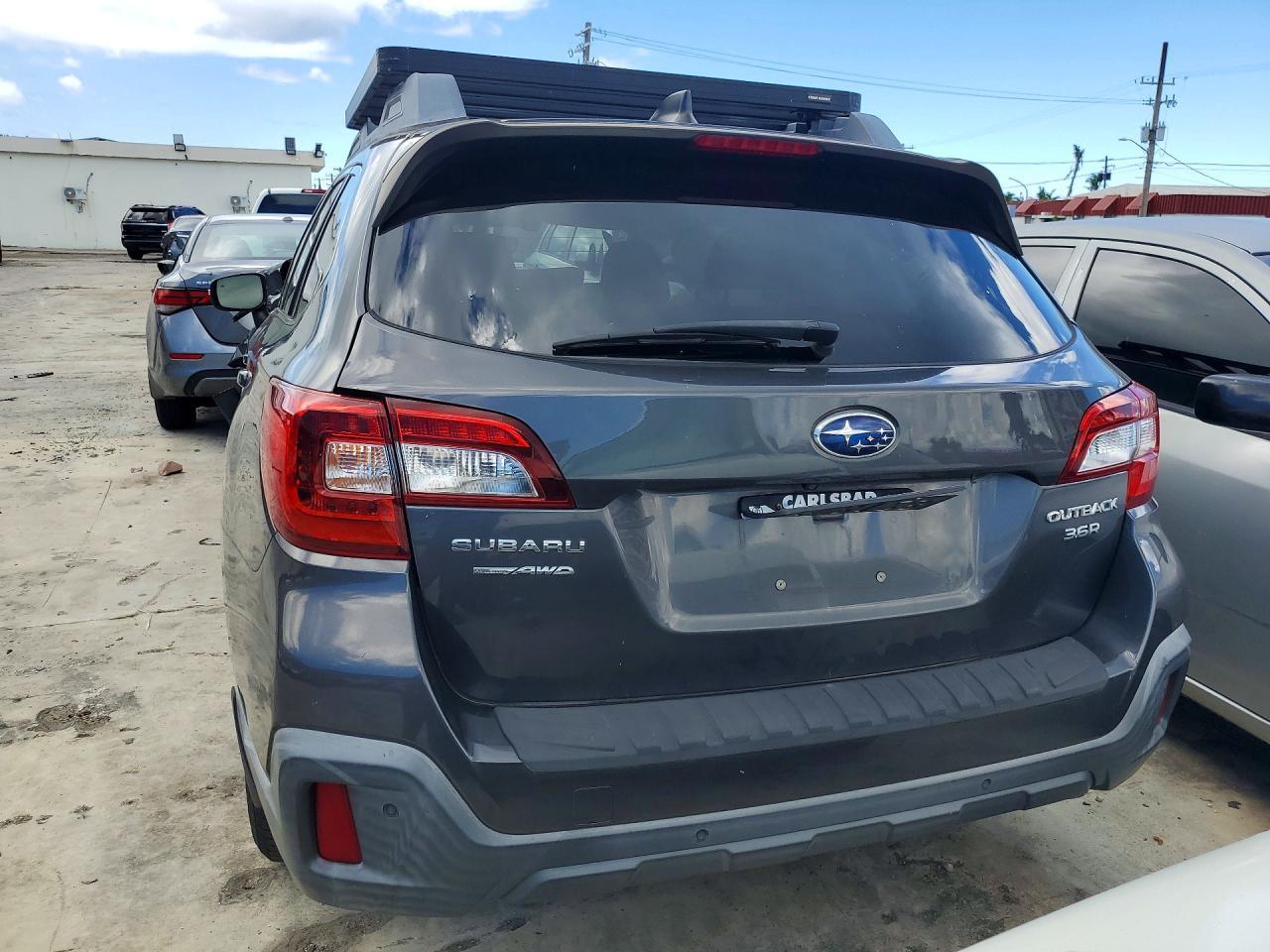 2018 Subaru Outback 3.6R Limited - Image 6