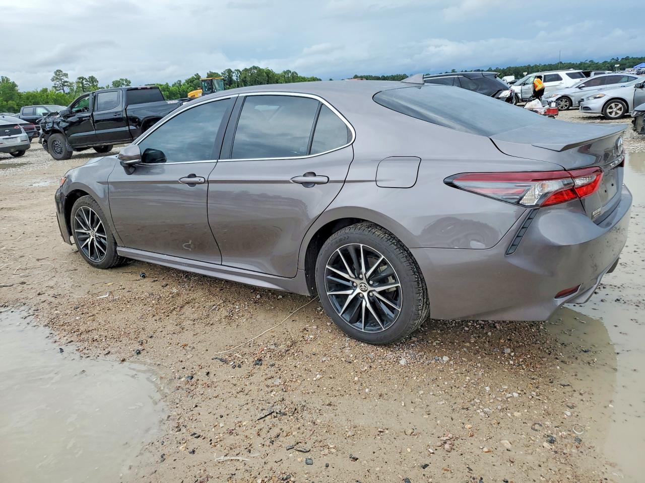 2024 Toyota Camry Se - Image 2