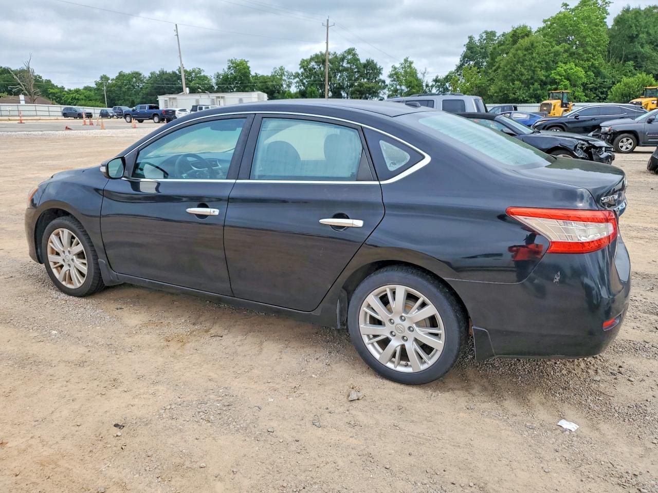 2013 Nissan Sentra S - Фото 2