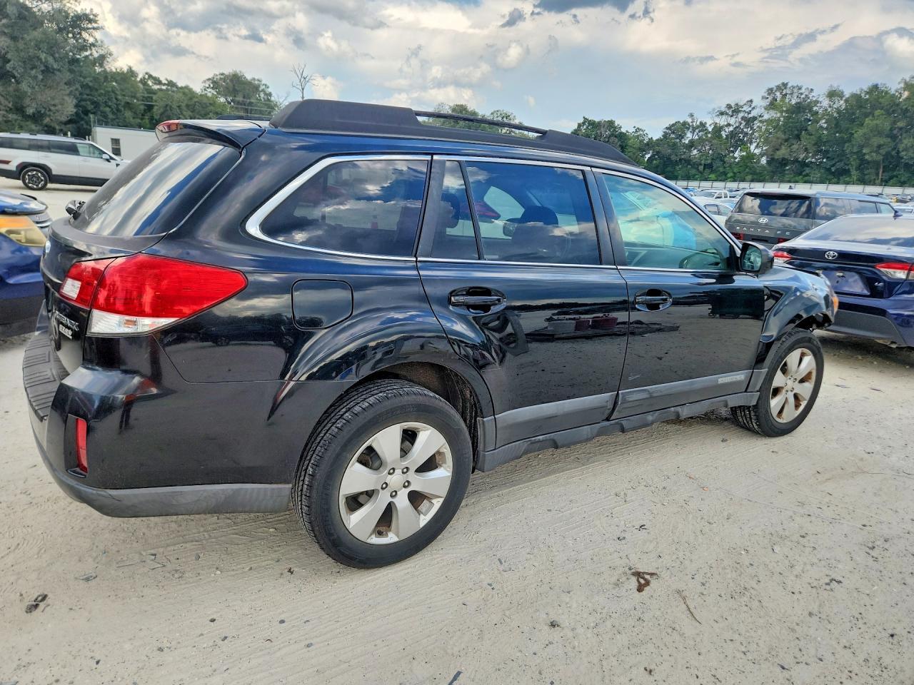 2010 Subaru Outback 2.5I Premium - Фото 3