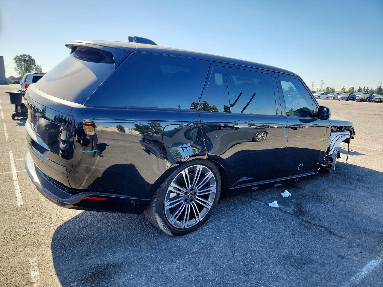 2023 Land Rover Range Rover Se - Image 3