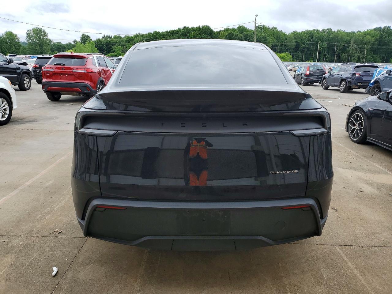 2026 Tesla Model Y - Фото 6