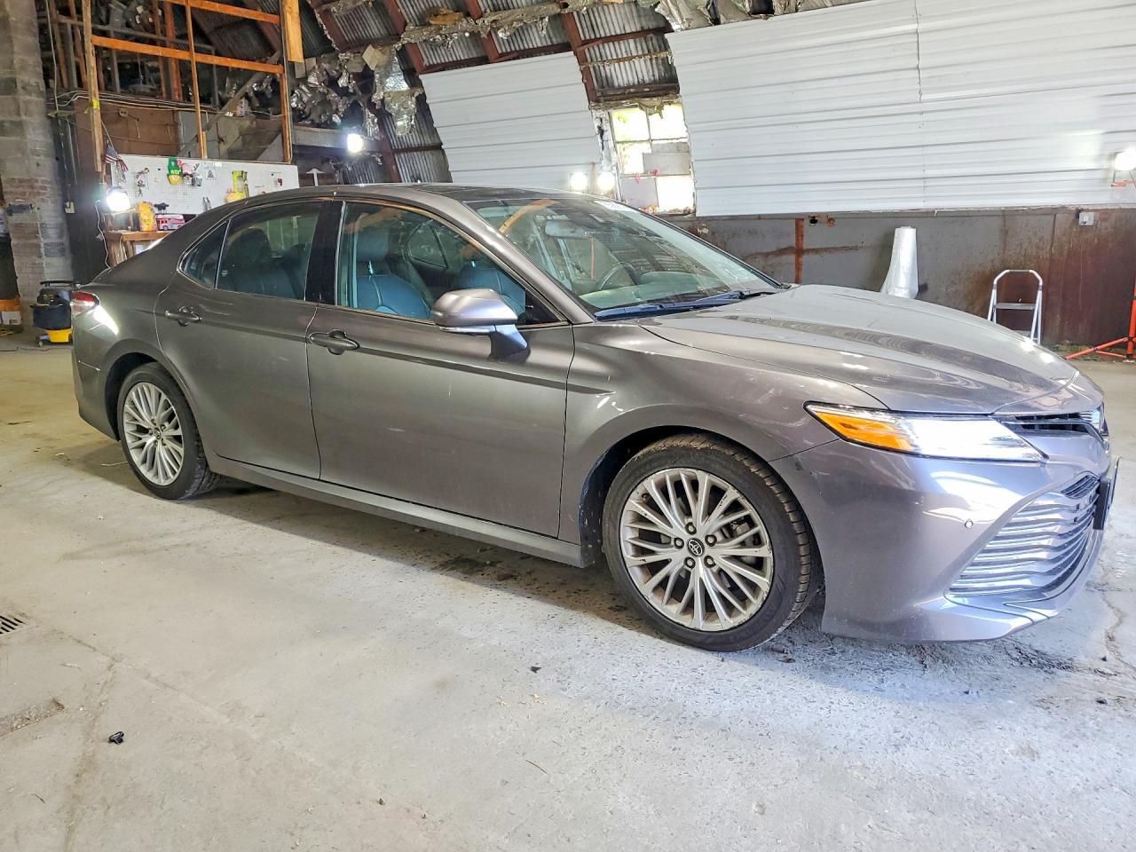 2019 Toyota Camry Xle - Image 4