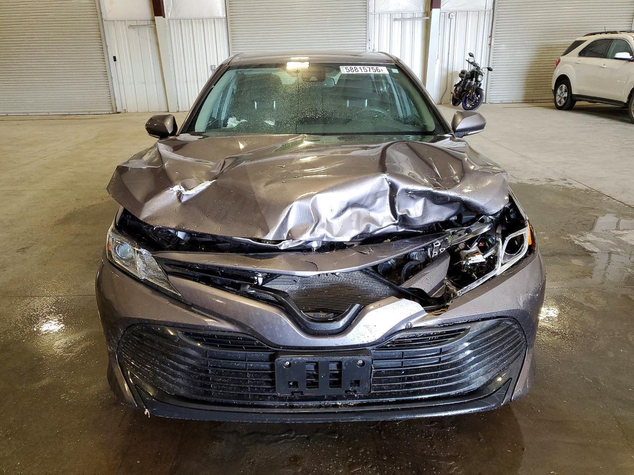 2020 Toyota Camry Le - Фото 5
