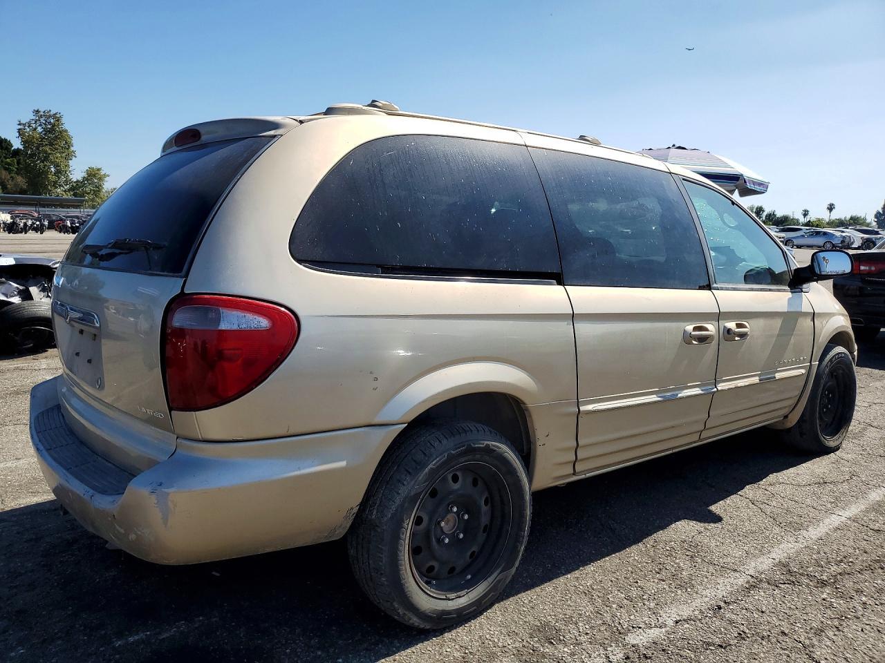 2001 Chrysler Town & Country Limited - Image 3