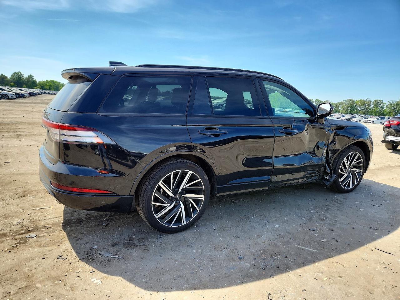2025 Lincoln Aviator Black Label - Image 3