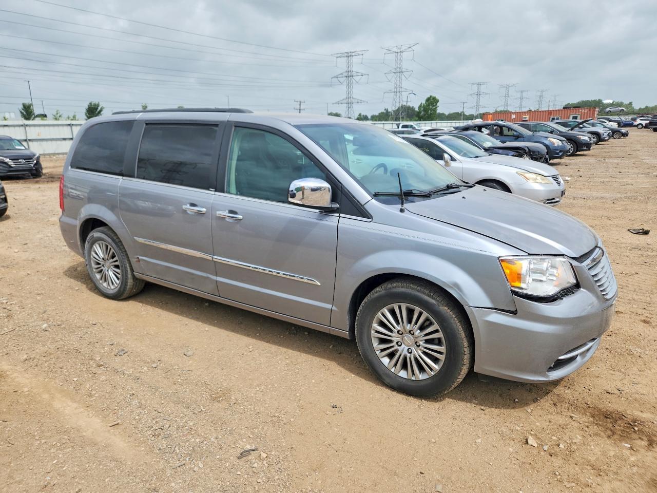 2014 Chrysler Town & Country Touring L - Фото 4