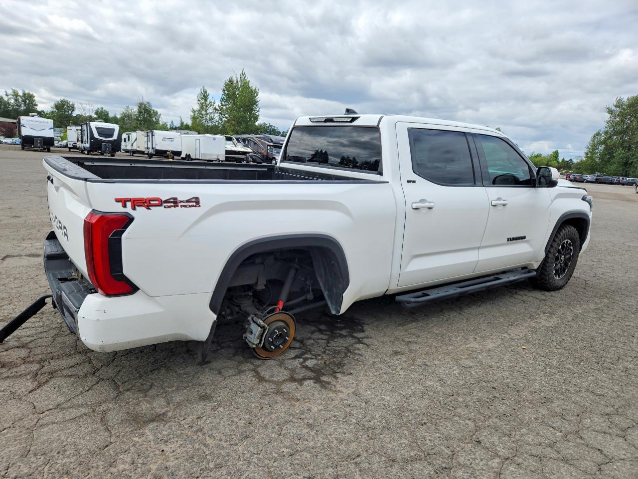 2022 Toyota Tundra Crewmax - Фото 3