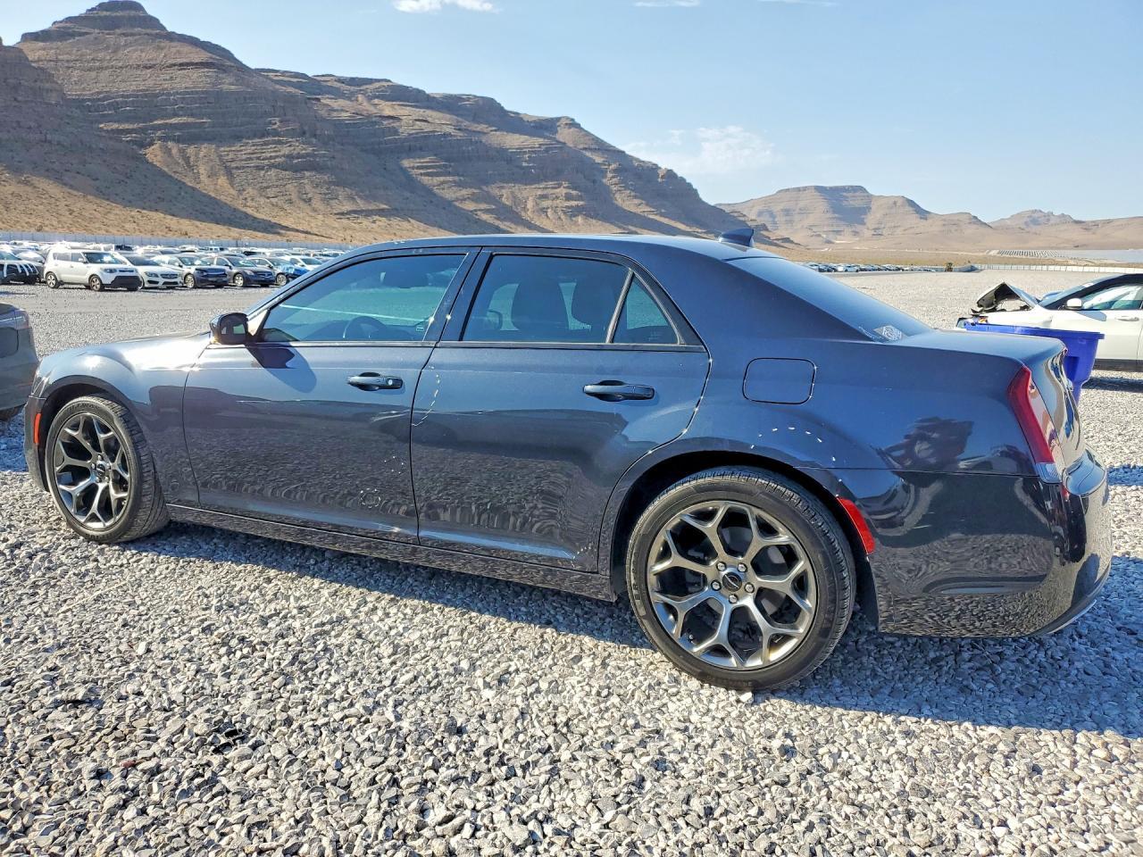 2016 Chrysler 300 S - Фото 2