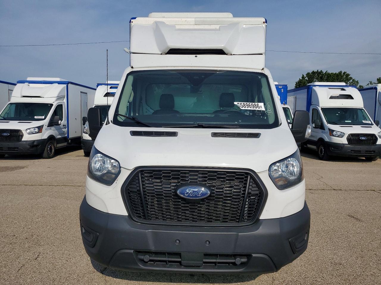 2022 Ford Transit Delivery Truck - Фото 5