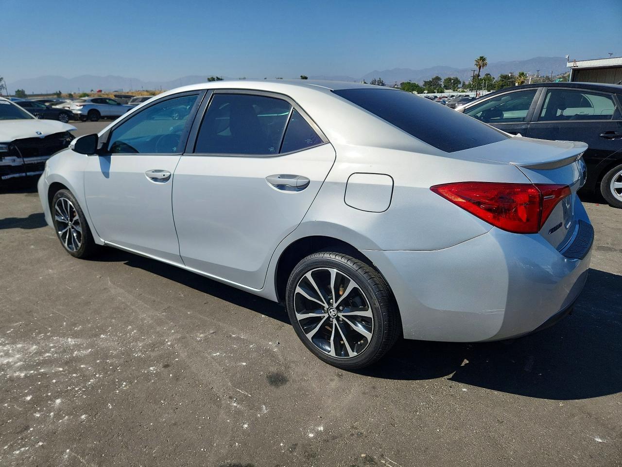 2017 Toyota Corolla Se - Фото 2
