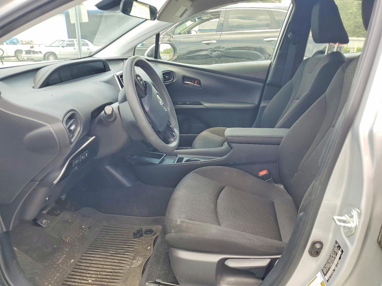 2021 Toyota Prius Le - Фото 7