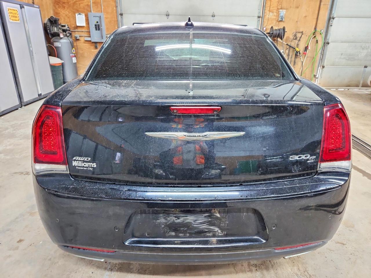 2017 Chrysler 300 S - Фото 6