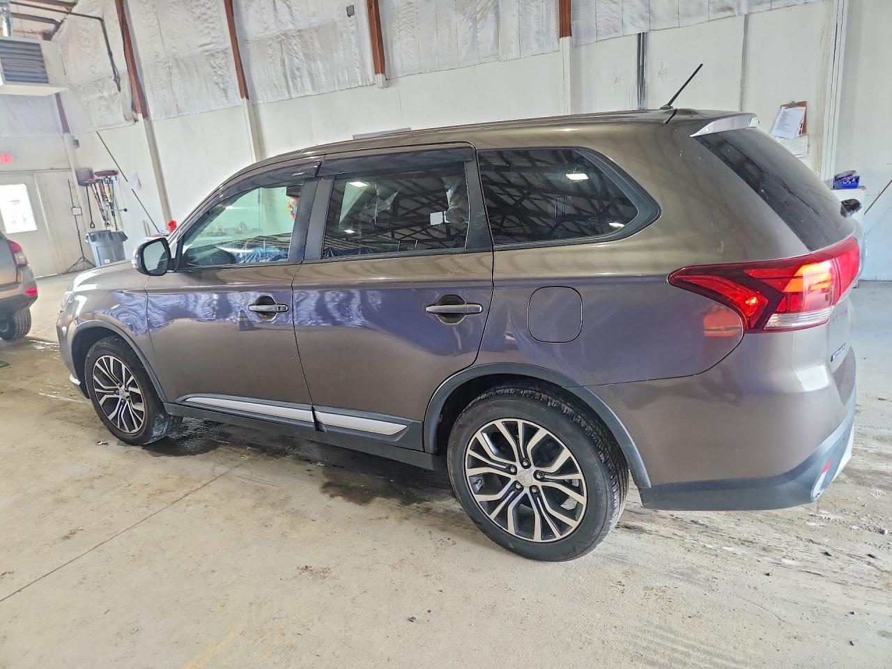 2016 Mitsubishi Outlander Se - Фото 2