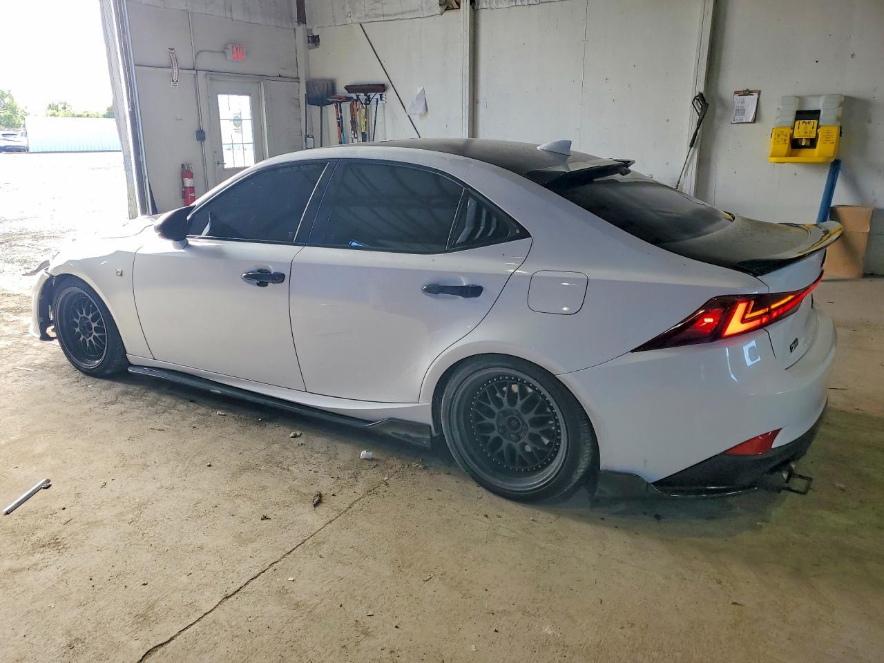 2015 Lexus Is 250 - Image 2