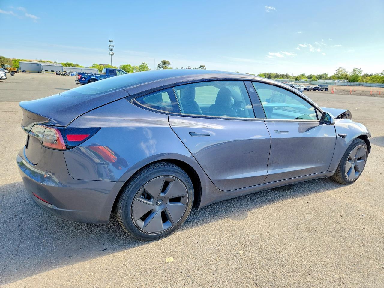 2023 Tesla Model 3 - Фото 3