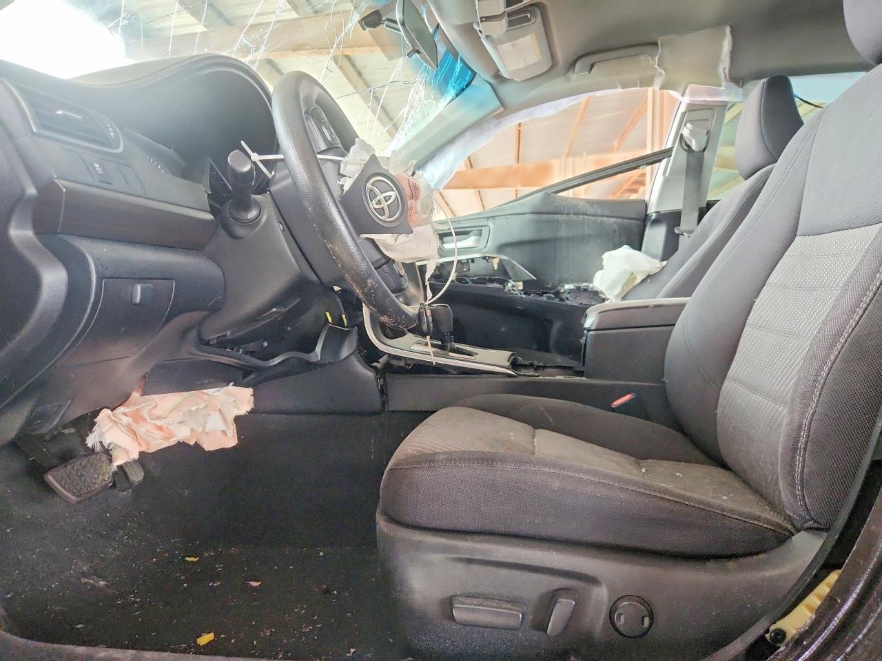 2015 Toyota Camry Le - Image 7