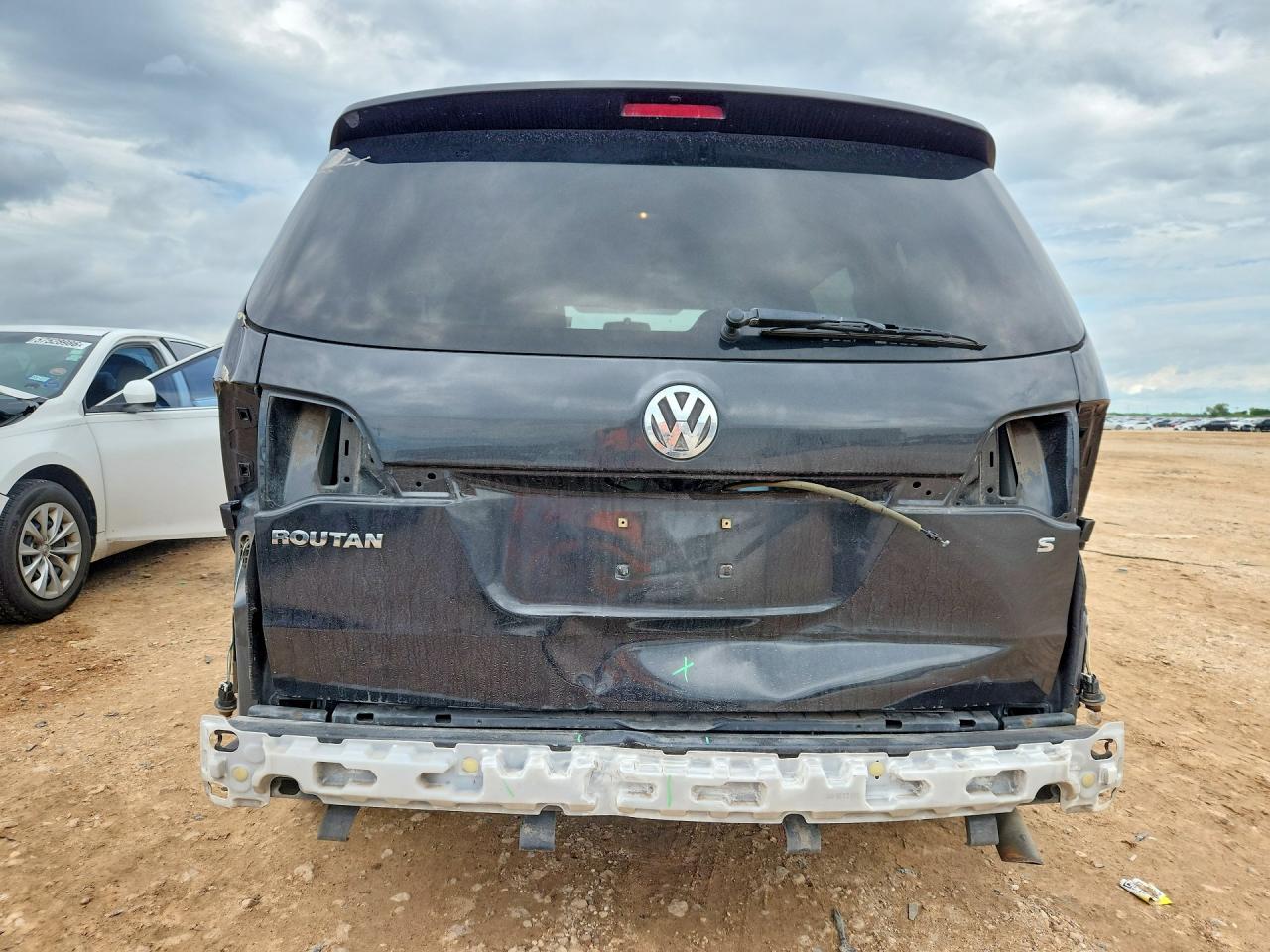 2012 Volkswagen Routan S - Фото 6