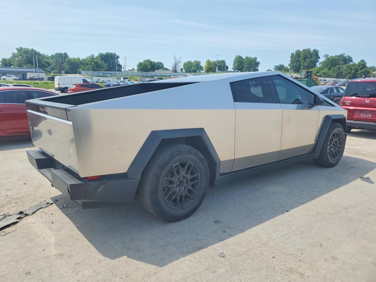 2025 Tesla Cybertruck - Image 3