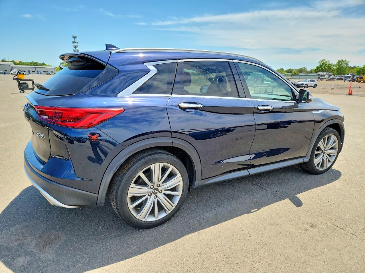 2020 Infiniti Qx50 Sensory - Image 3