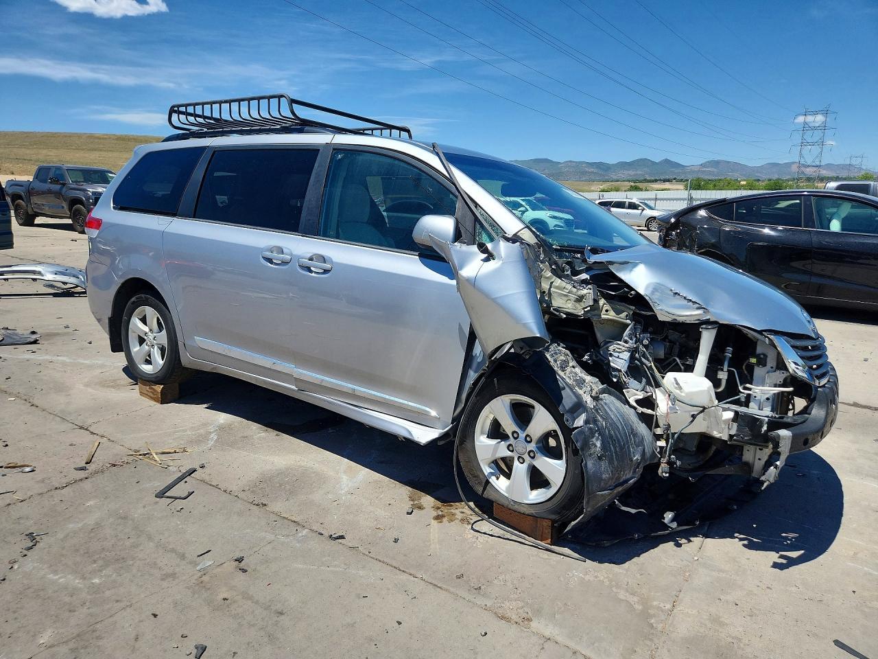 2012 Toyota Sienna Le - Image 4