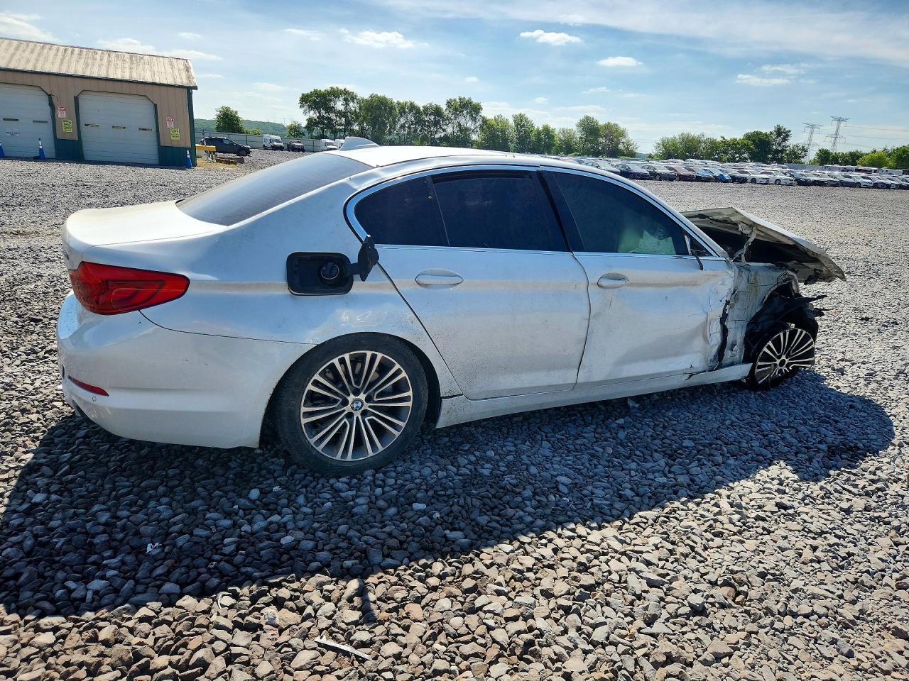 2019 BMW 530 Xi - Image 3