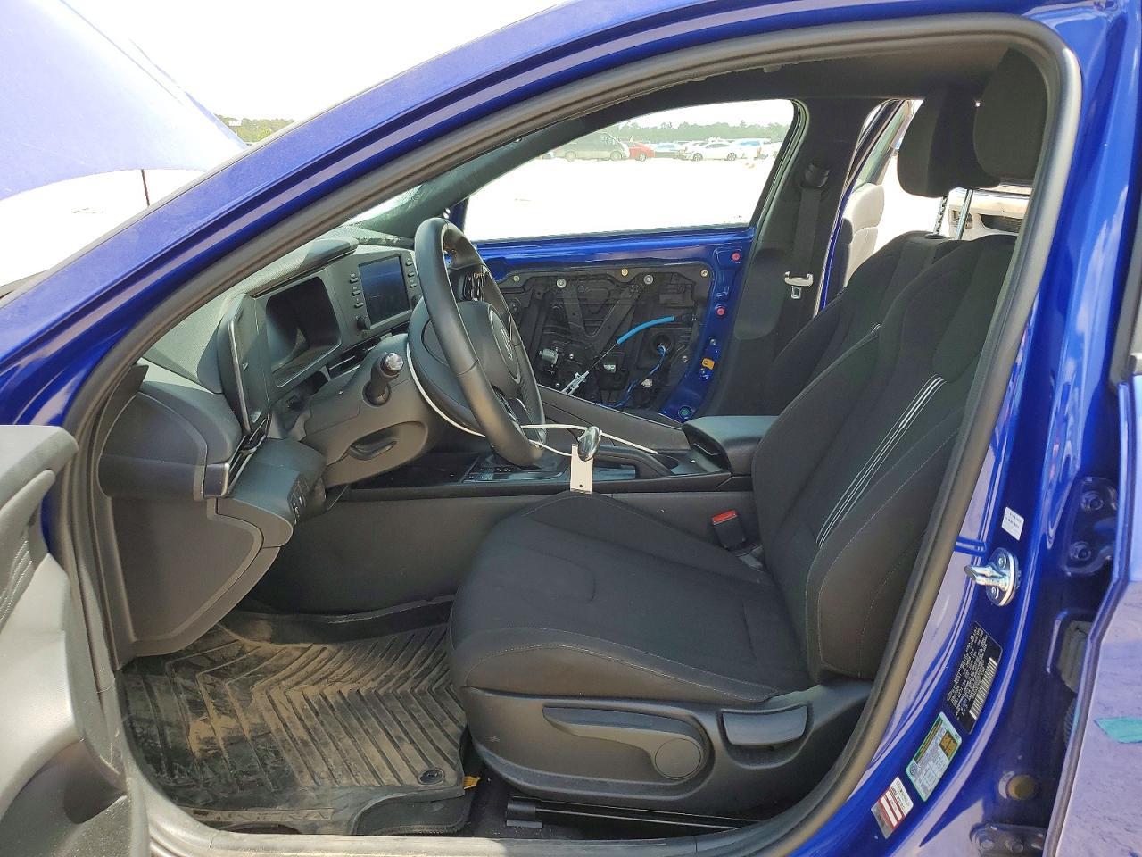 2025 Hyundai Elantra Sel Sport - Image 7