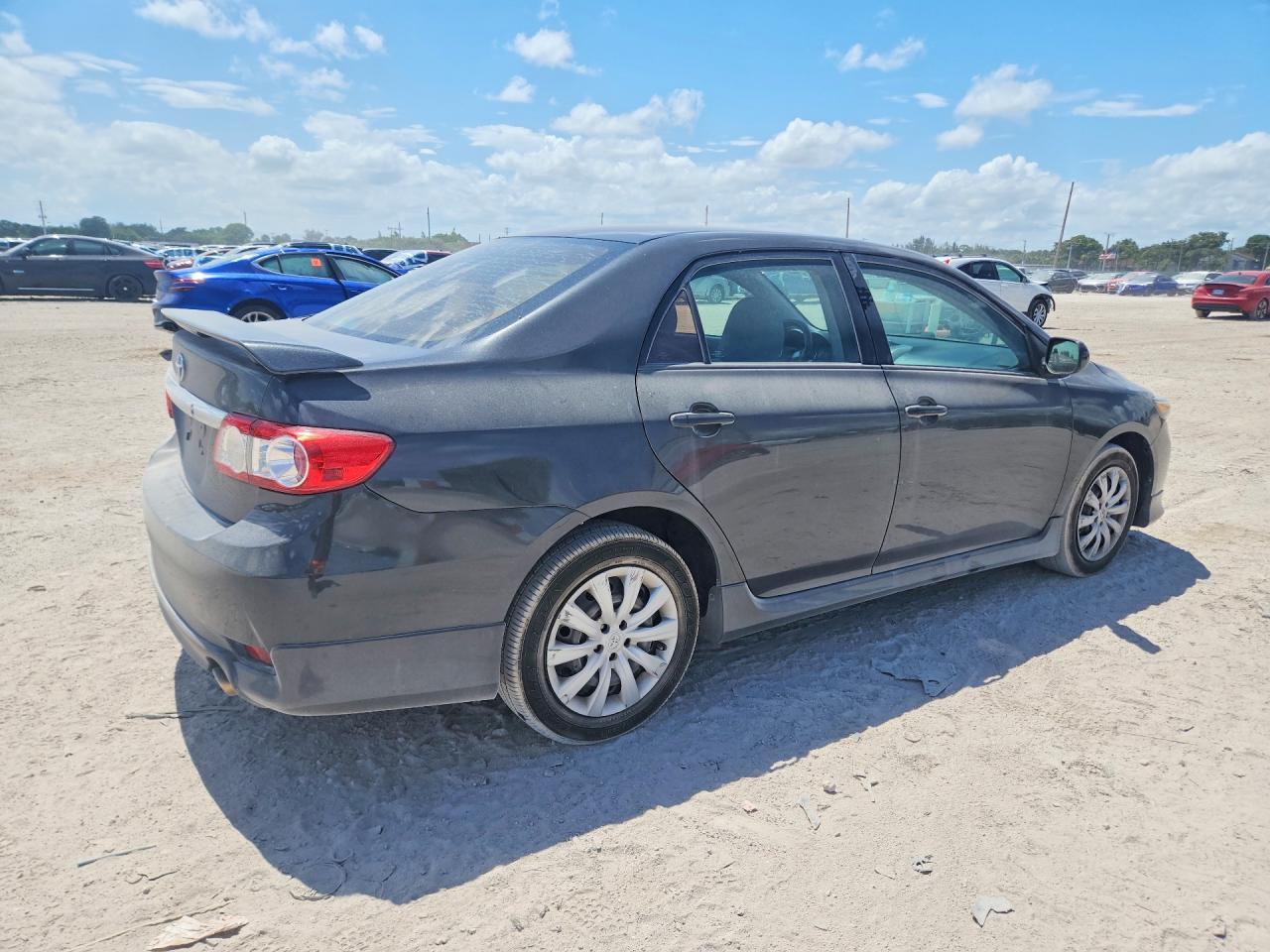 2013 Toyota Corolla S - Фото 3