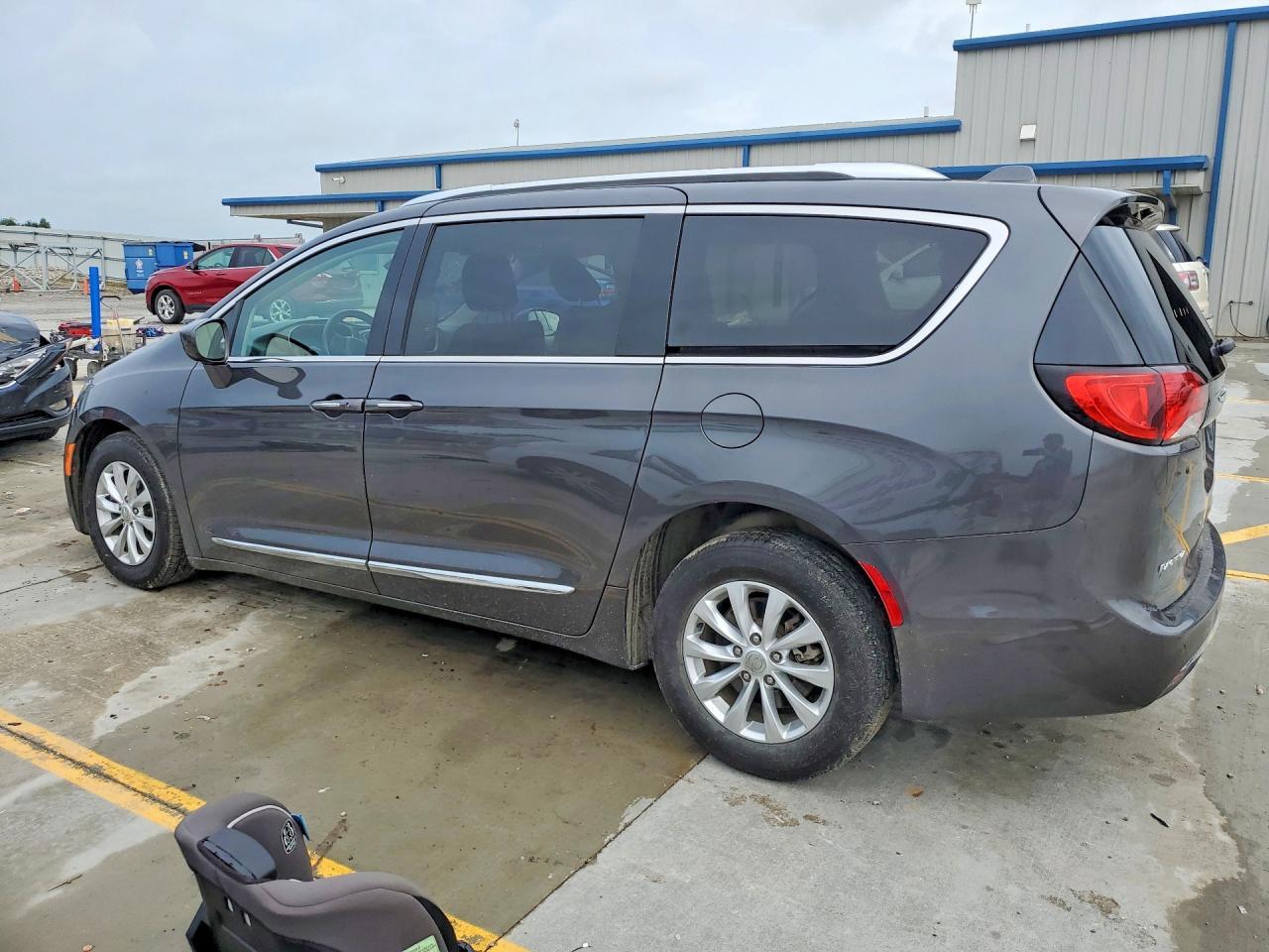 2018 Chrysler Pacifica Touring L - Image 2