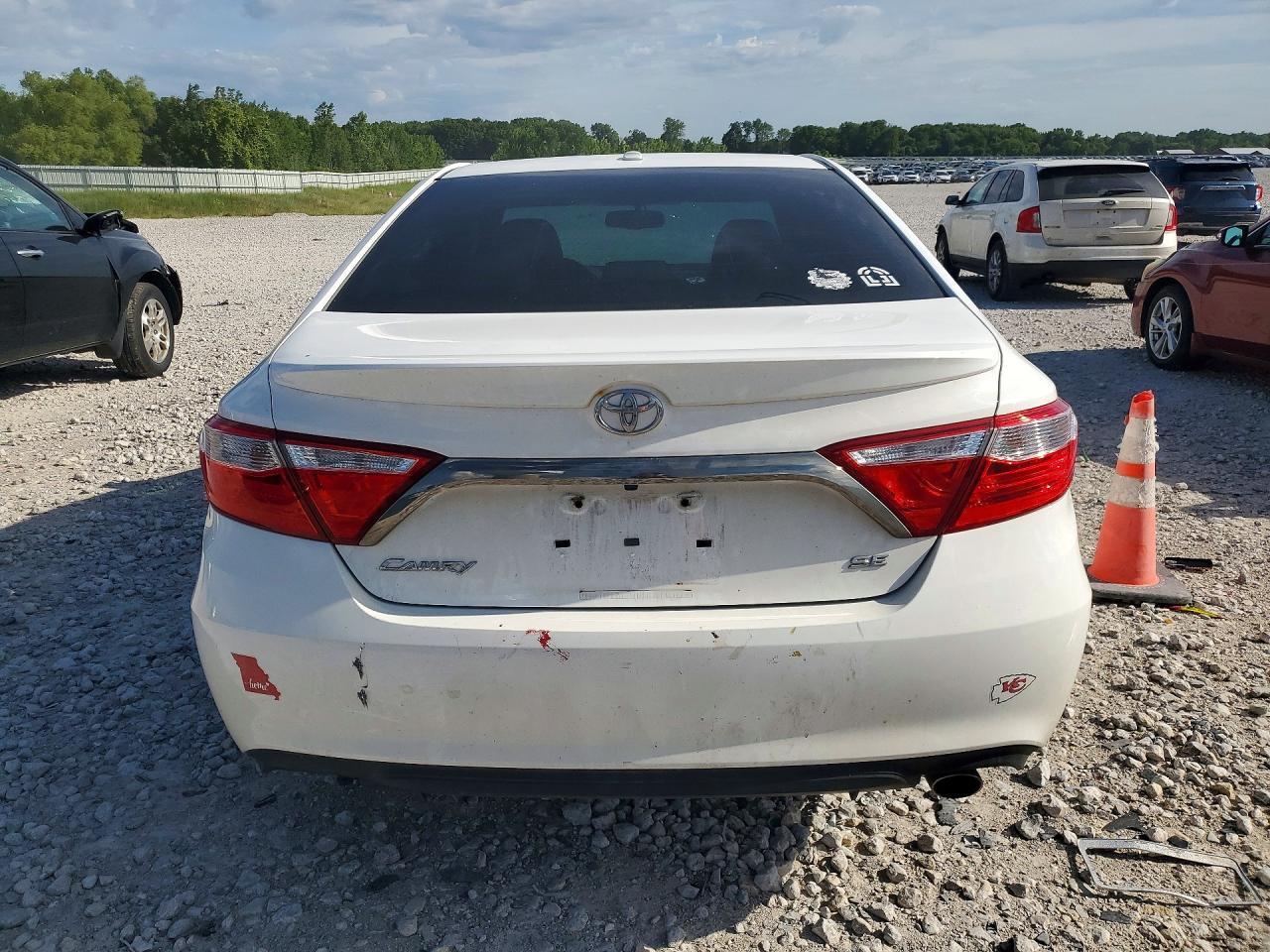 2017 Toyota Camry Se - Фото 6