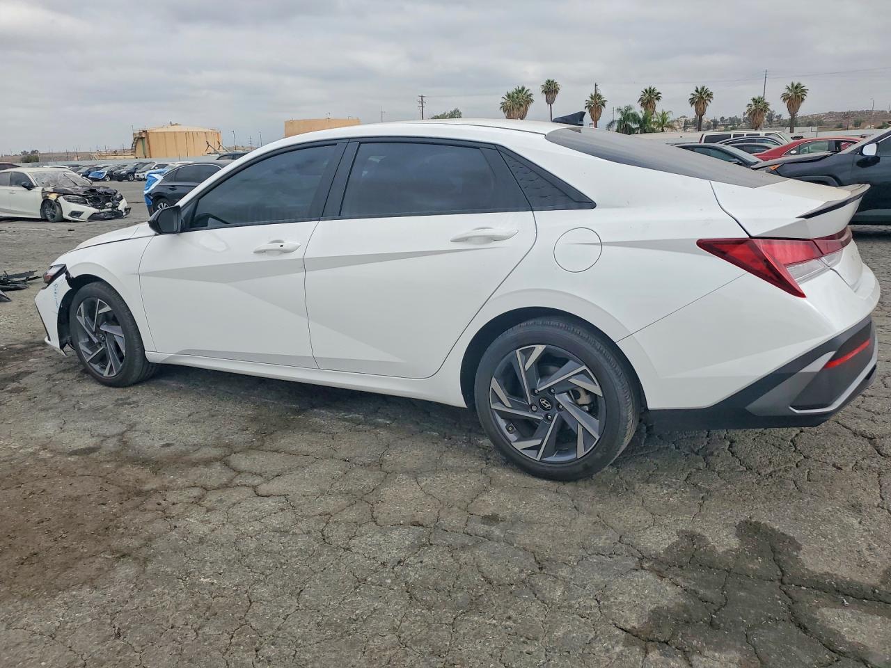 2025 Hyundai Elantra Sel Sport - Фото 2