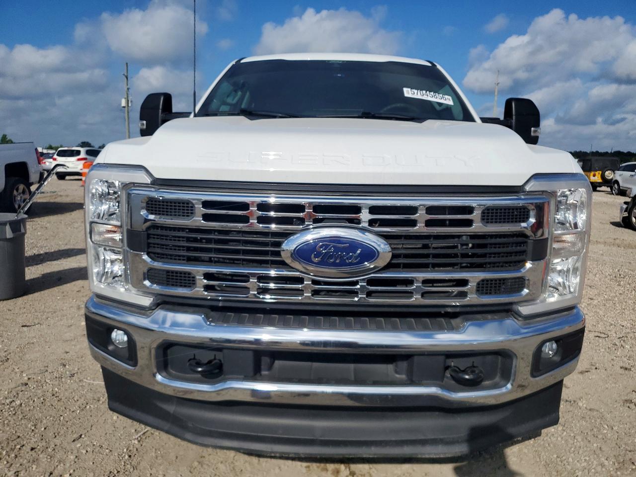 2025 Ford F250 Super Duty - Image 5