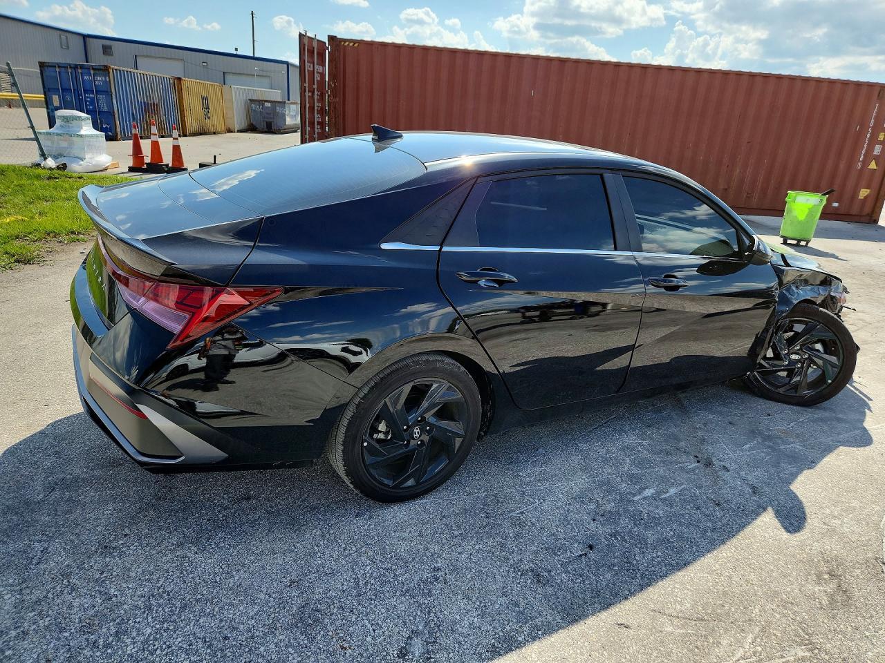 2026 Hyundai Elantra Sel Sport Premium - Image 3