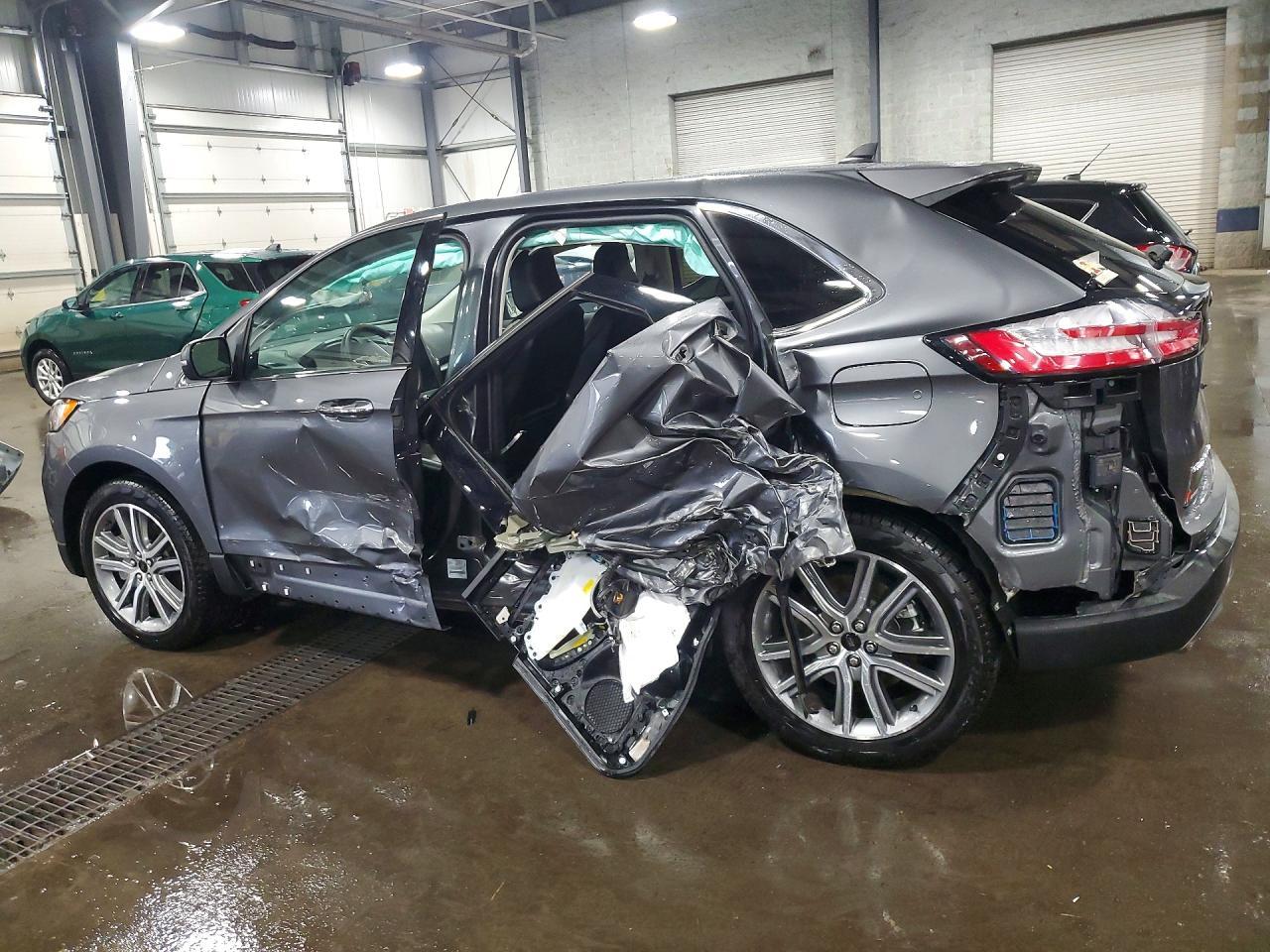 2023 Ford Edge Titanium - Image 2