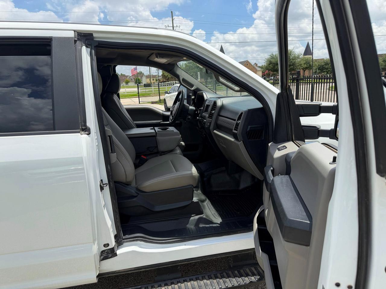 2022 Ford F250 Super Duty - Image 5