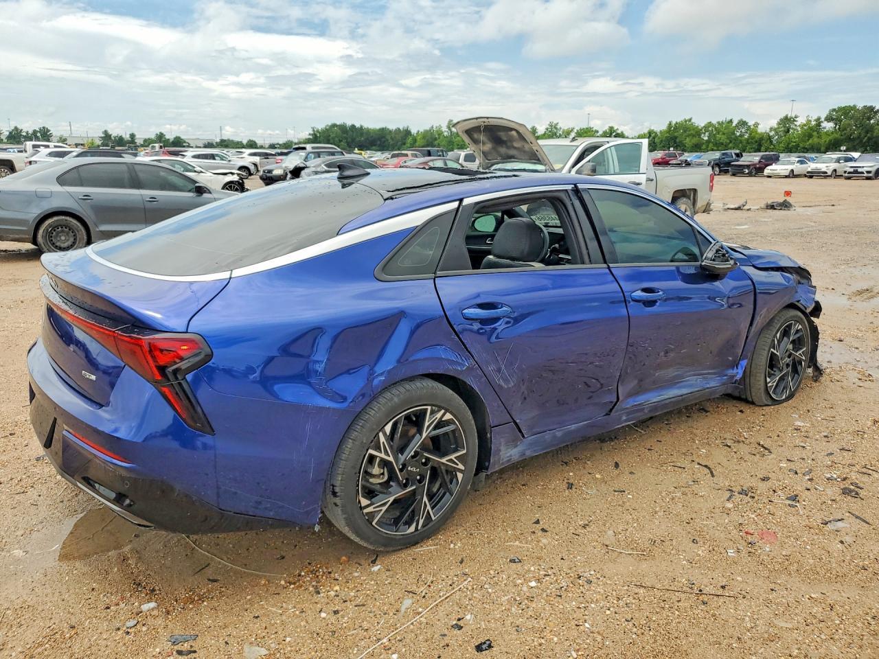 2025 Kia K5 Gt Line - Image 3