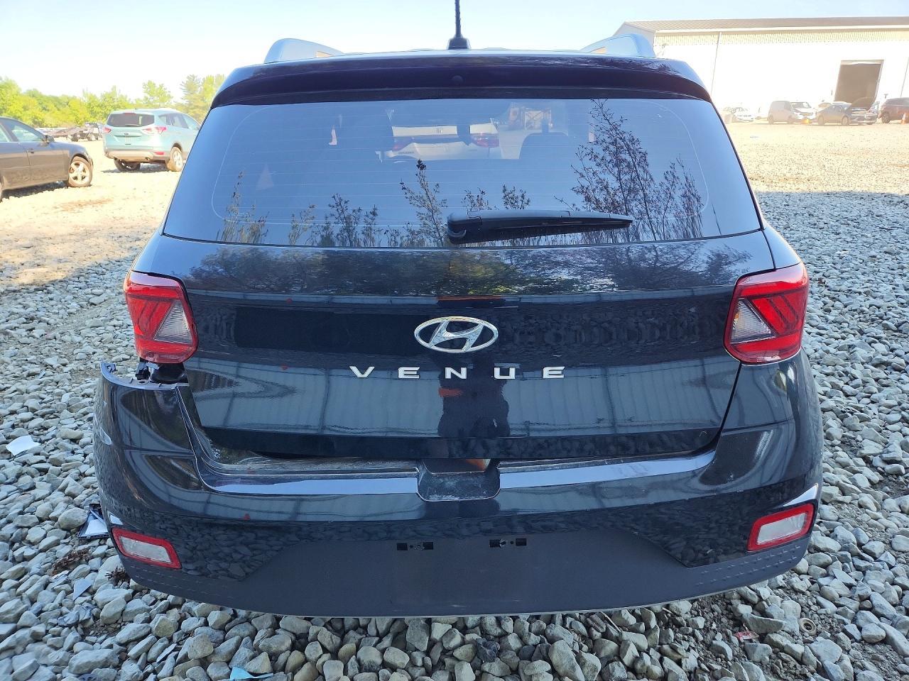 2024 Hyundai Venue Sel - Image 6