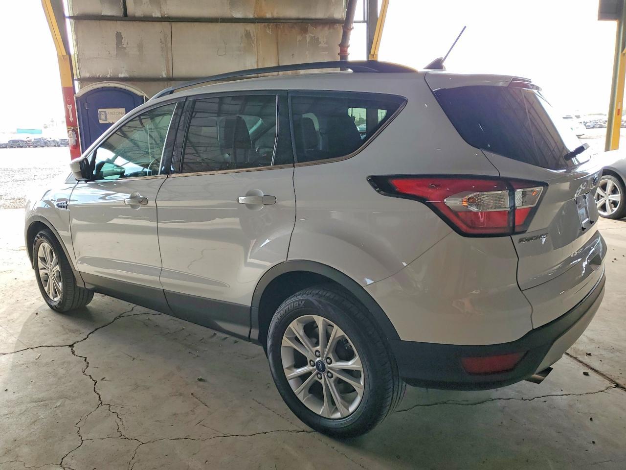 2018 Ford Escape Sel - Image 2